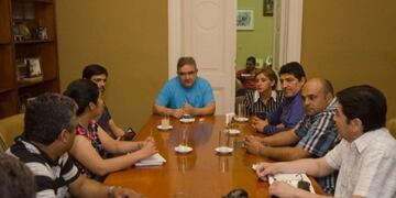 Jalil se reunió con un grupo de ex trabajadores de Alpargatas para encontrar una solución a su problema\u002E