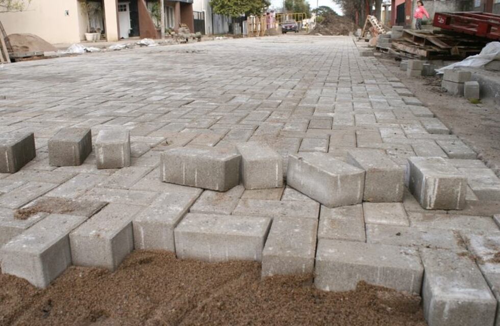 Comenzará el adoquinado en otra calle del barrio IPV