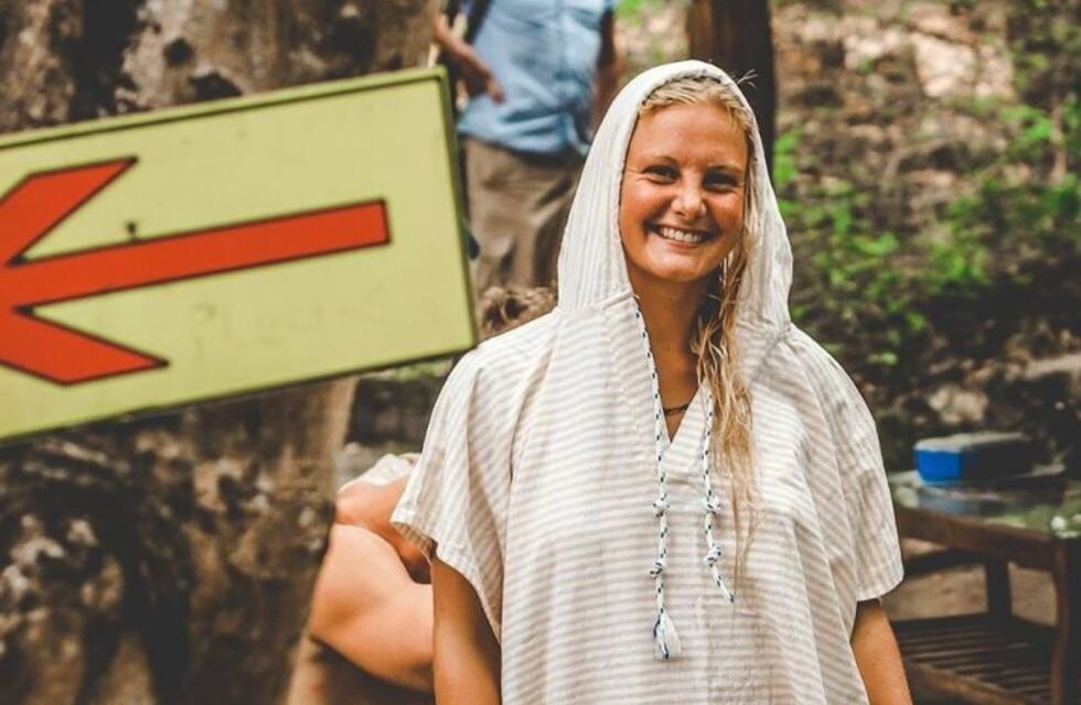 Se quedó varada en la ruta y pidió ayuda por Tinder: su "match" llegó en tractor y la rescató