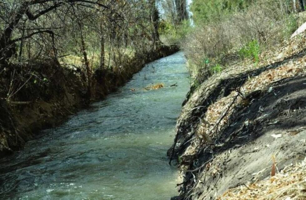 Se quiso refrescar en un canal de San Rafael y murió ahogado