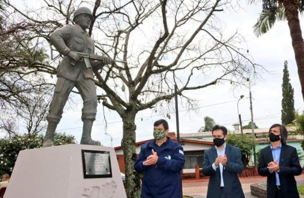 Se inauguró un monumento para homenajear a los caídos en Malvinas en Montecarlo