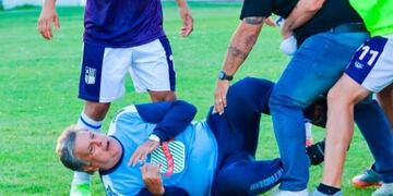 Luis Ventura sufrió una agresión durante el partido entre Victoriano Arenas y Central Ballester, por la Primera D\u002E