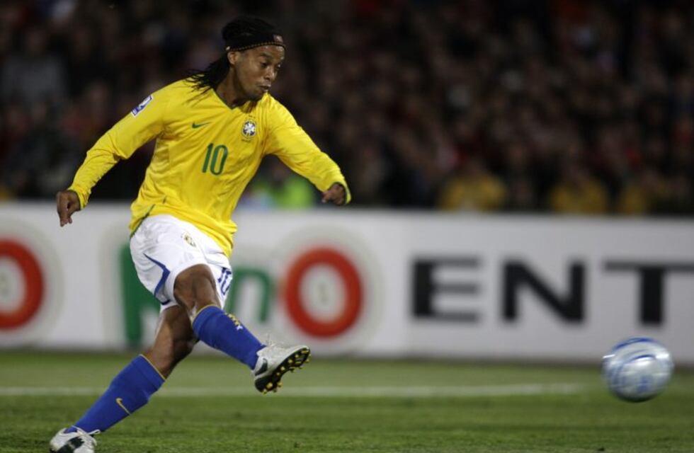 Ronaldinho anunció su retiro del fútbol