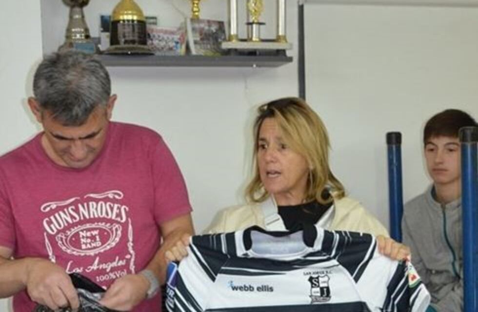 Bárbara Pichot visitó a las rugbiers del San Jorge