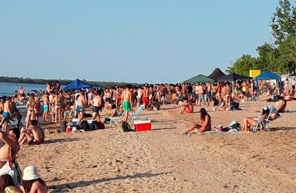 Concentración de personas sin barbijo ni distanciamiento social en playa entrerriana