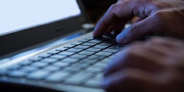 Advierten sobre los peligros de pactar compras por las redes sociales