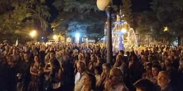 Marcha frente a la Municipalidad de Gualeguaychú\nCrédito: Federico Lémes
