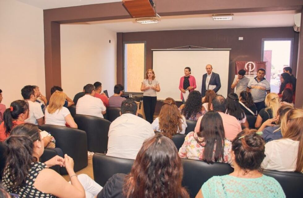 El gobierno apuesta a la capacitación para informantes turísticos