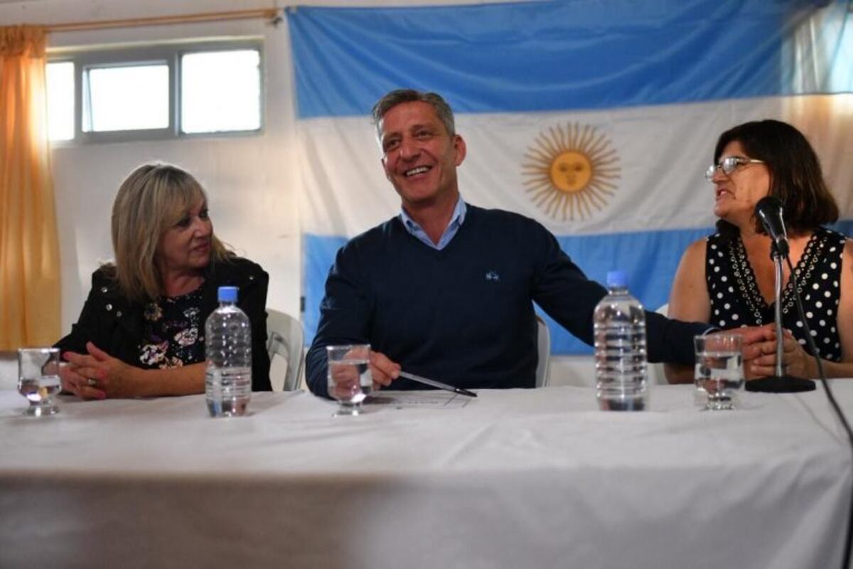 Mariano Arcioni junto al indententa de Rawson, Rossana Artero\u002E