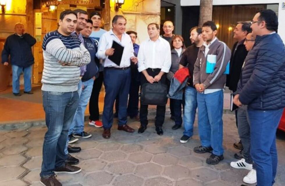 Julio Martínez se reunió con los trabajadores despedidos de Polinoa