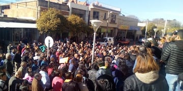 Chileciteños marcharon en reclamo de las altas tarifas de Edelar