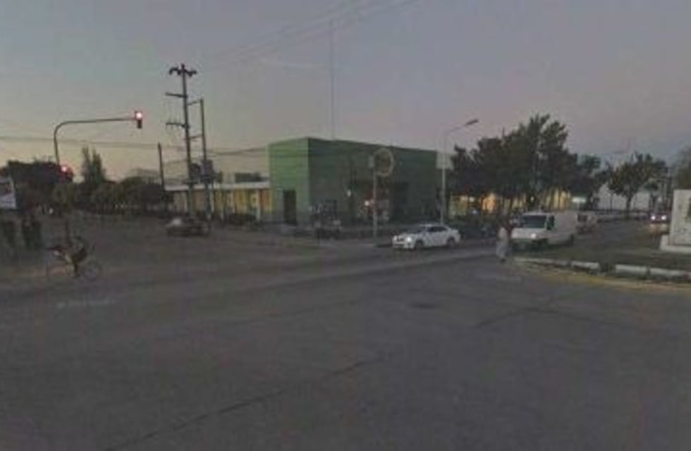 Una chica de Bell Ville se desnudó en pleno centro, mostraba su cuerpo y hasta le pegó a un policía