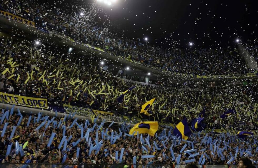 Un youtuber registró un insólito accidente en la Bombonera, en pleno partido