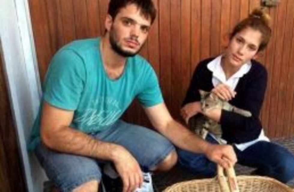 Escracharon a una pareja que iba a abandonar a una gata en La Plata
