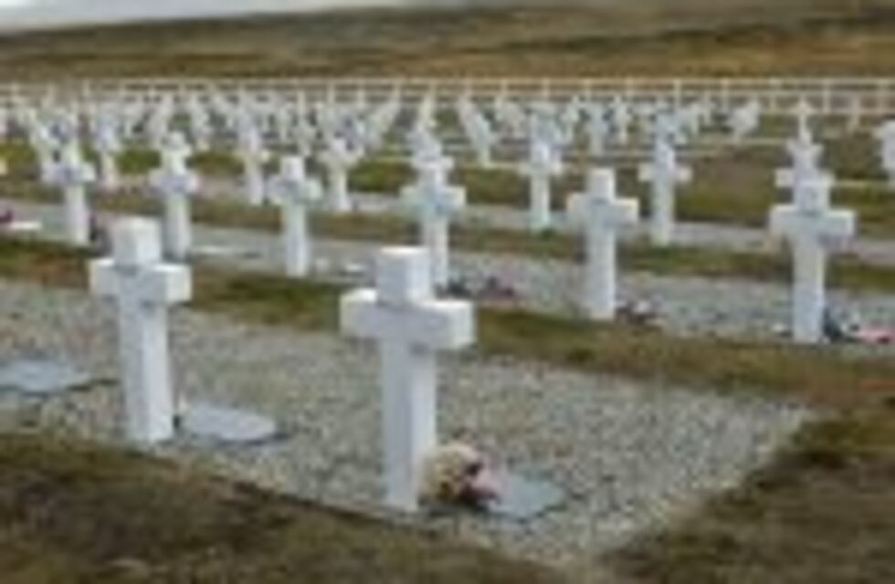 Delegaciones de Argentina y Gran Bretaña se reunieron para identificar a los soldados sepultados en Malvinas