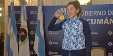 Cyntia Pinto, ganadora de la medalla dorada en los Juegos Panamericanos de Lima 2019, fue recibida por el gobernador Juan Manzur\u002E