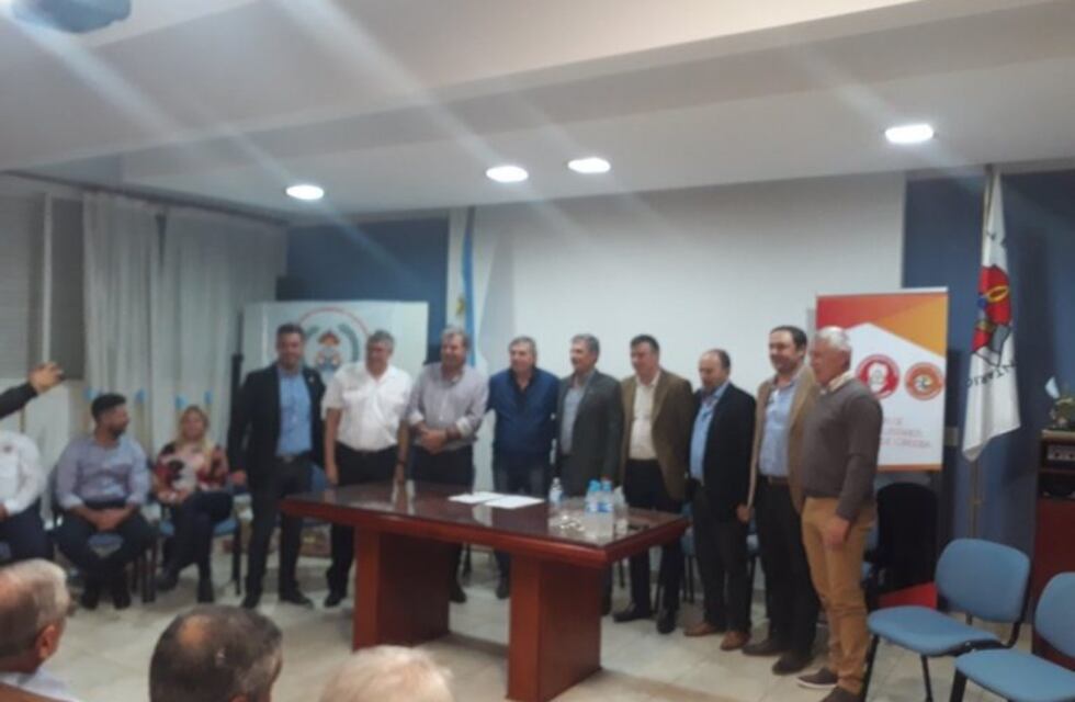 Firman acuerdo para el reciclado de silos - bolsas y que beneficiará a los cuarteles de bomberos