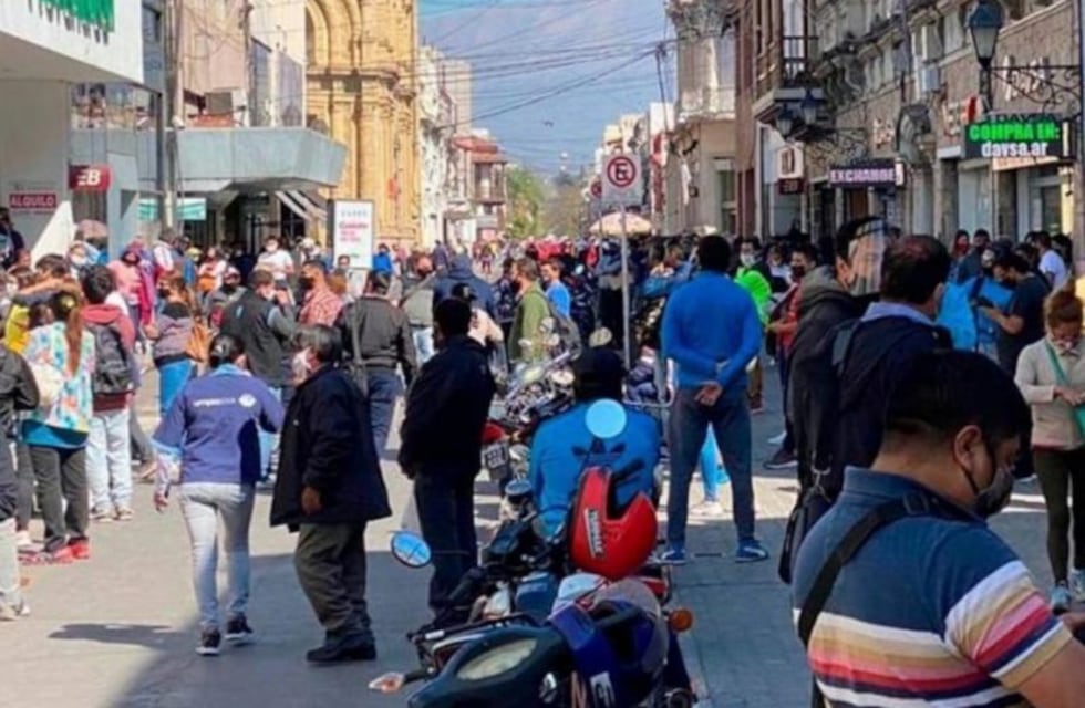 Reabrieron los bancos y el centro salteño se llenó de gente