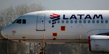(FILES) In this file photo taken on May 26, 2020, a Latam airlines plane sits on the tarmac at Santiago International Airport, in Santiago, during the new coronavirus, COVID-19, pandemic\u002E - The Chilean-Brazilian airline LATAM announced on June 17 that its subsidiary in Argentina will cease operations for an indefinite period, because in a pandemic scenario its operations are not viable\u002E (Photo by MARTIN BERNETTI / AFP)