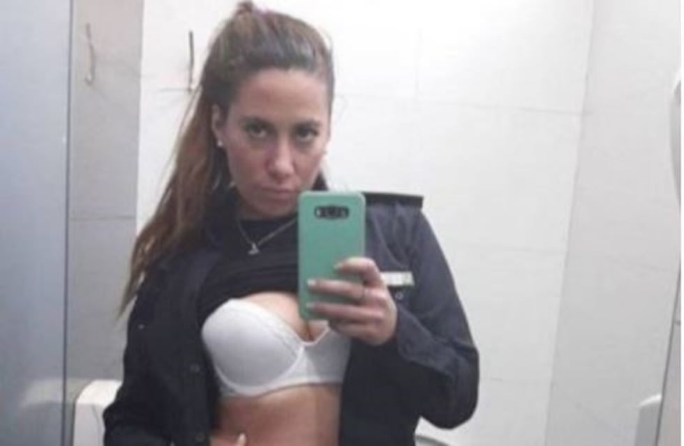 La policía de Bahía Blanca separada por sus fotos hot acusó a su ex