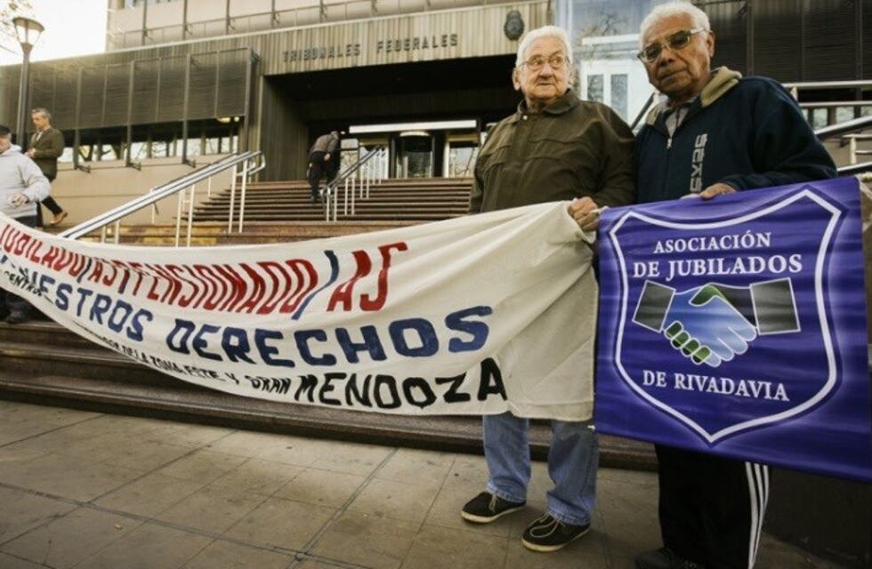 Sin remedio: jubilados de la zona Este en lucha por la quita de medicamentos
