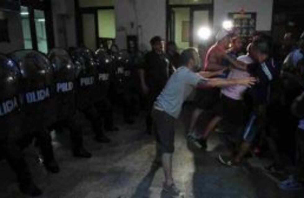 Incidentes en Flores: vecinos tomaron la comisaría 38 en reclamo de mayor seguridad