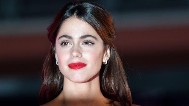 Argentinian singer and actress Martina Stoessel poses before the premiere of the movie u201cTini - La Nuova Vita Di Violettau201d (Tini - The New Life of Violetta), on april 29,2016 in Rome. / AFP / TIZIANA FABI roma italia Martina Stoessel actriz argentina pre