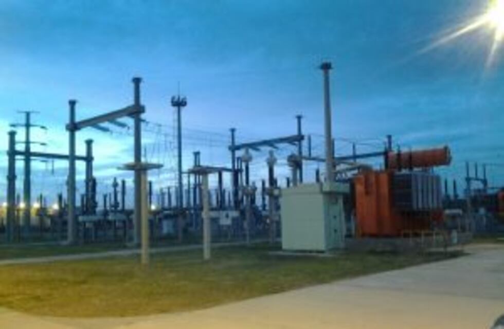 Funes y Roldán sin luz hasta el mediodía por la caída de un rayo en la estación transformadora del Aeropuerto