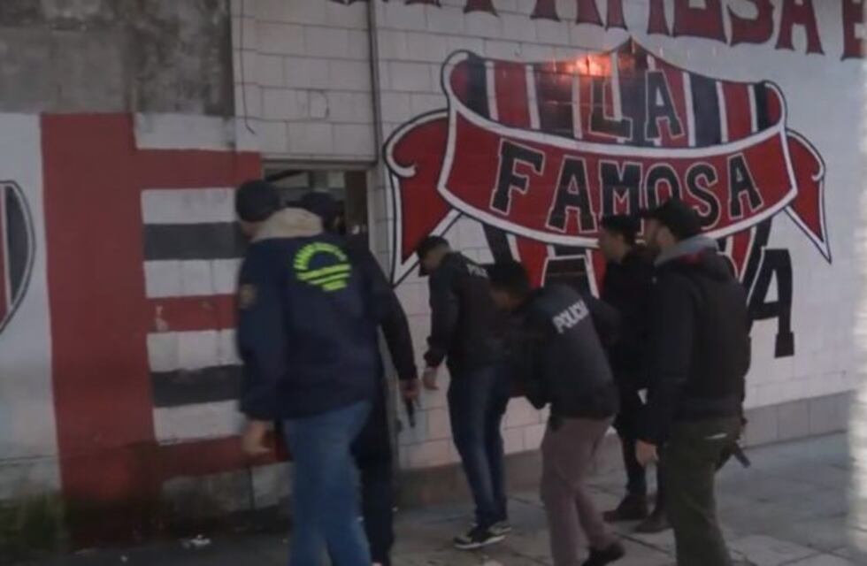 Allanamientos y detenciones: cayó una facción de la barrabrava de Chacarita