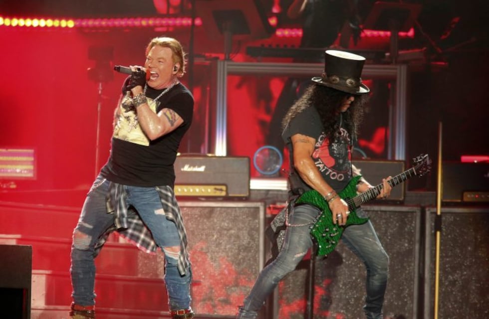 Axl Rose se resbaló y se dio un golpazo en pleno show de Guns N'Roses en Las Vegas