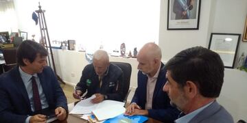 Momento de la firma del convenio (Prensa SRJM)