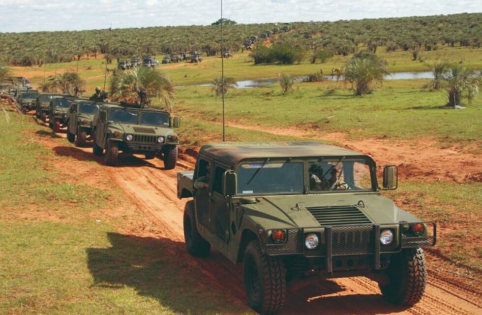 Vehículos del Ejército en  Misiones para ejercicios conjuntos en el Uruguaí