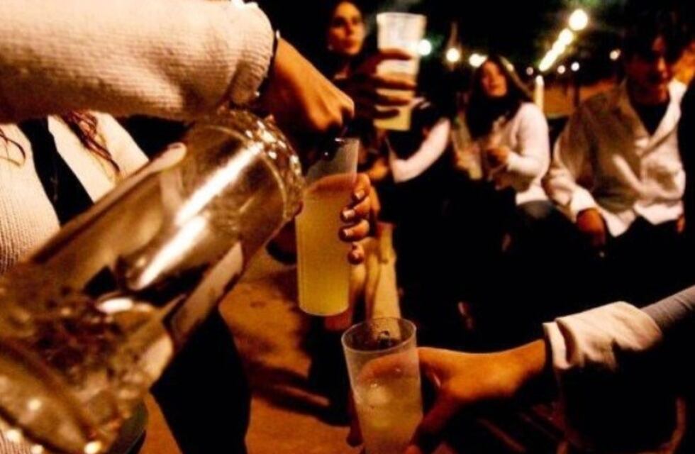 Alumnos alcoholizados, operativos y multas a los padres por $25 mil