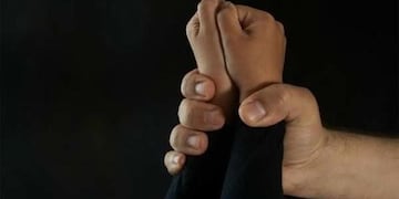 Una nena de 12 años contó que su hermanastro había abusado de ella y su padre la agredió verbal y físicamente (imagen ilustrativa).