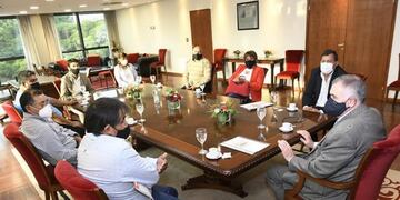 Miembros de la Colectividad Boliviana de Lules fueron recibidos por el vicegobernador Osvaldo Jaldo\u002E