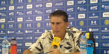 Edgardo Bauza, habló en conferencia de prensa en la previa del clásico rosarino\u002E