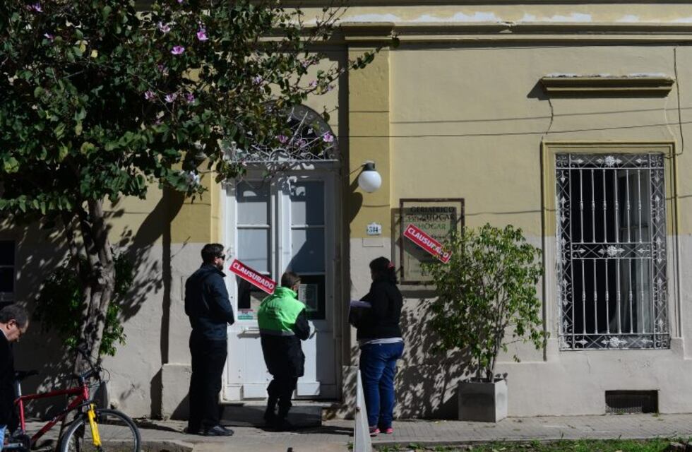 El municipio clausuró la cuarta residencia geriátrica en tres semanas
