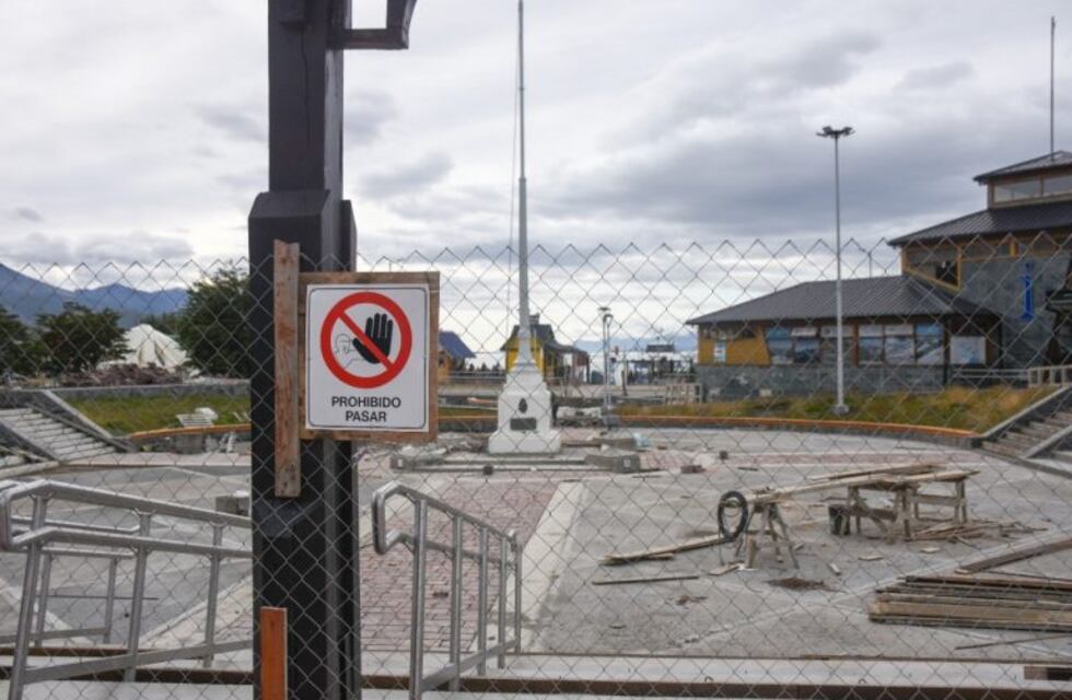 Recuperan la Plaza Cívica, espacio público histórico de Ushuaia