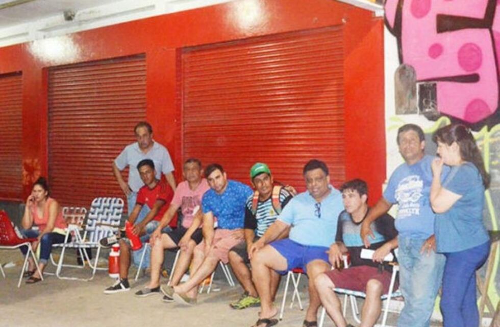 Cierre en Ecónomo: "El dueño se borró y ahora no tenemos nada"