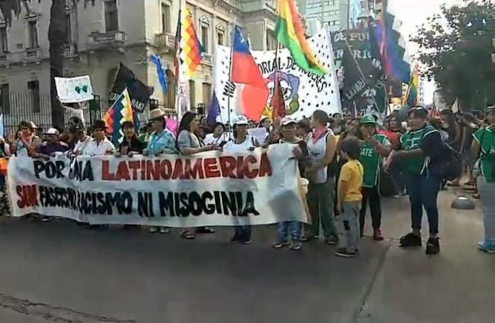 Marcha rechazó en Jujuy la violencia contra las mujeres latinoamericanas