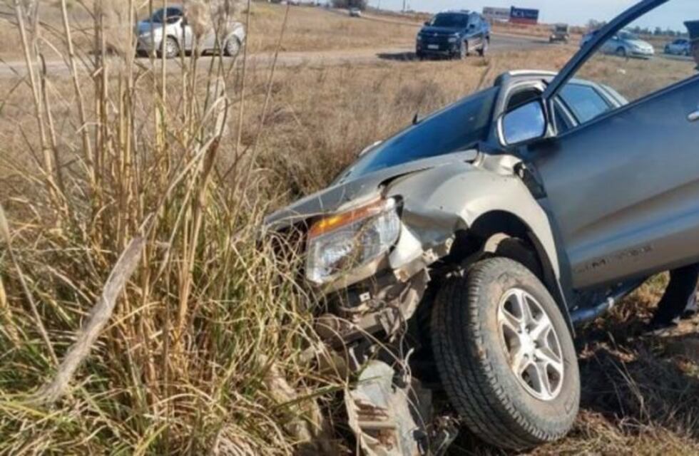 Un conductor de 82 años se salió de la ruta y cayó a un canal de agua