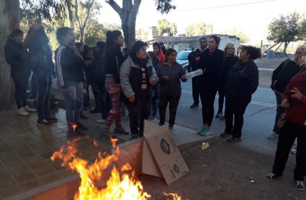 Padres y alumnos toman una escuela en San Juan: piden mejoras edilicias