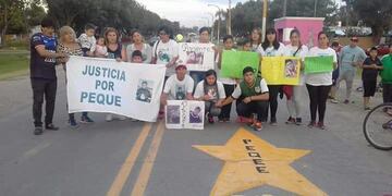 Familiares de Roberto Ferreyra pidiendo justicia\u002E (InfoMás)