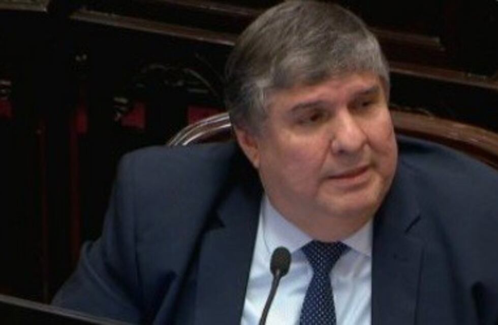 Un senador justificó su rechazo con una canción de Los Beatles