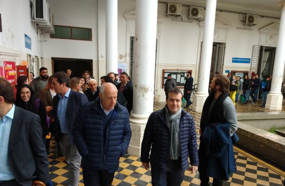 Lavagna aseguró que Macri logró "una calma superficial" con medidas que "llegan tarde"