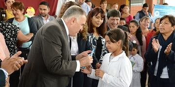 Osvaldo Jaldo entre el BEG\u002E (Comunicación Gobierno Tucumán)