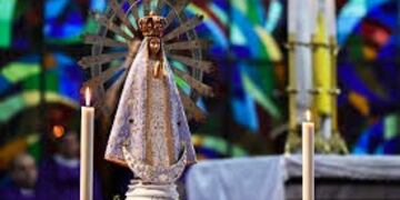 Llega a VIedma la VIrgen de Luján que estuvo en Malvinas durante la guerra\u002E