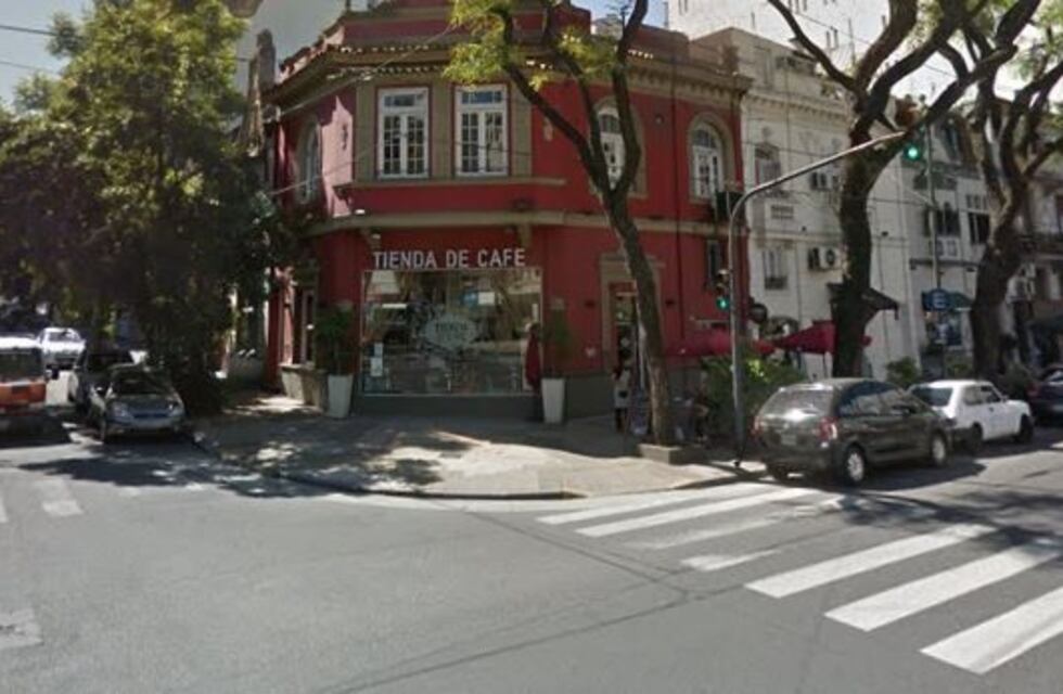 Ladrones asaltan cafetería de Colegiales y roban pertenencias de clientes