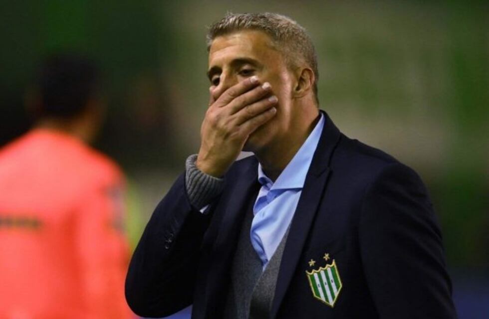 Hernán Crespo dejó de ser el técnico de Banfield