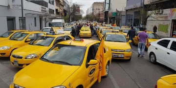 Marcha de taxistas al Concejo Deliberante\u002E